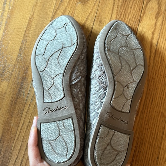 Sketchers Taupe Flats - Picture 2 of 8